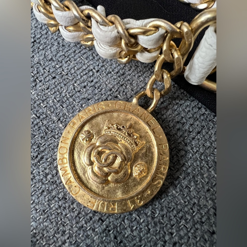 Chanel flap bag Chain soul mini caviar white - Picture 11 of 16